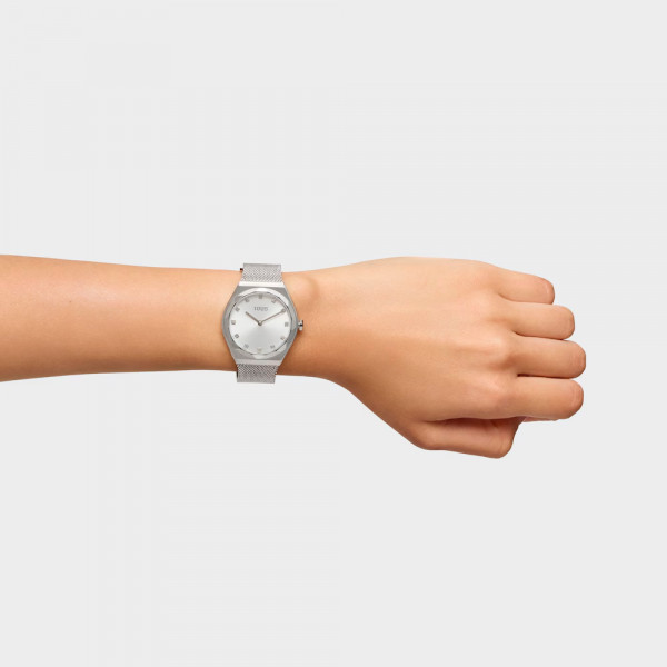 montre-analogique-avec-bracelet-en-acier-a-mailles-rondes