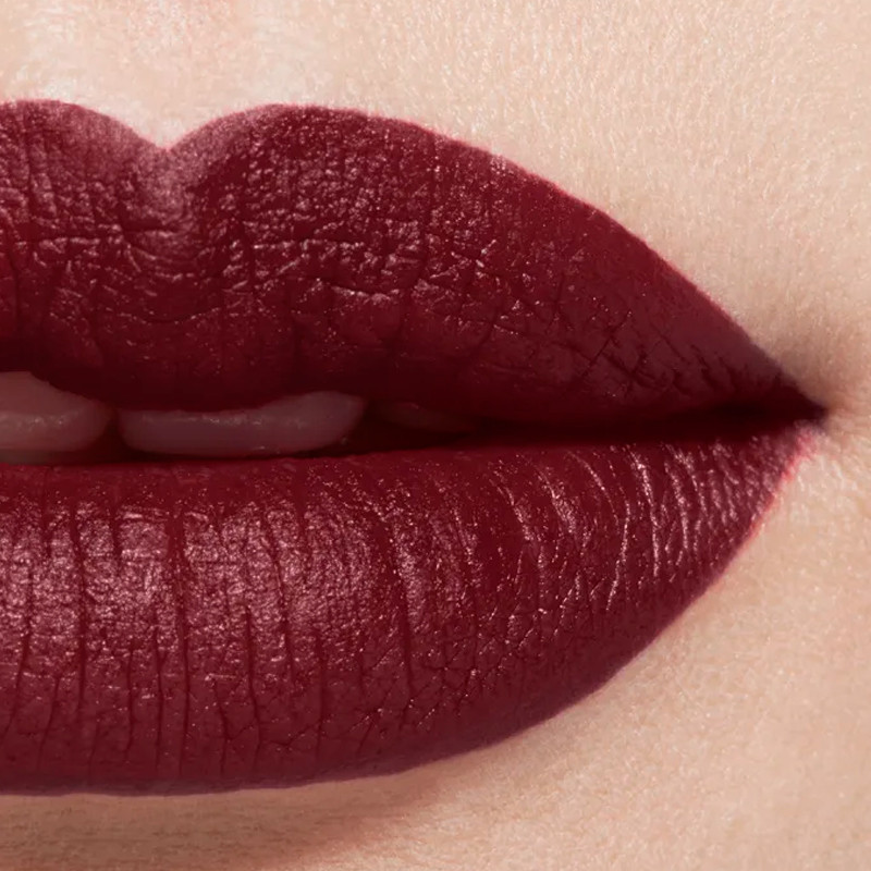 rouge-allure-velvet-rouge-noir-rozswietlajaca-aksamitna-szminka