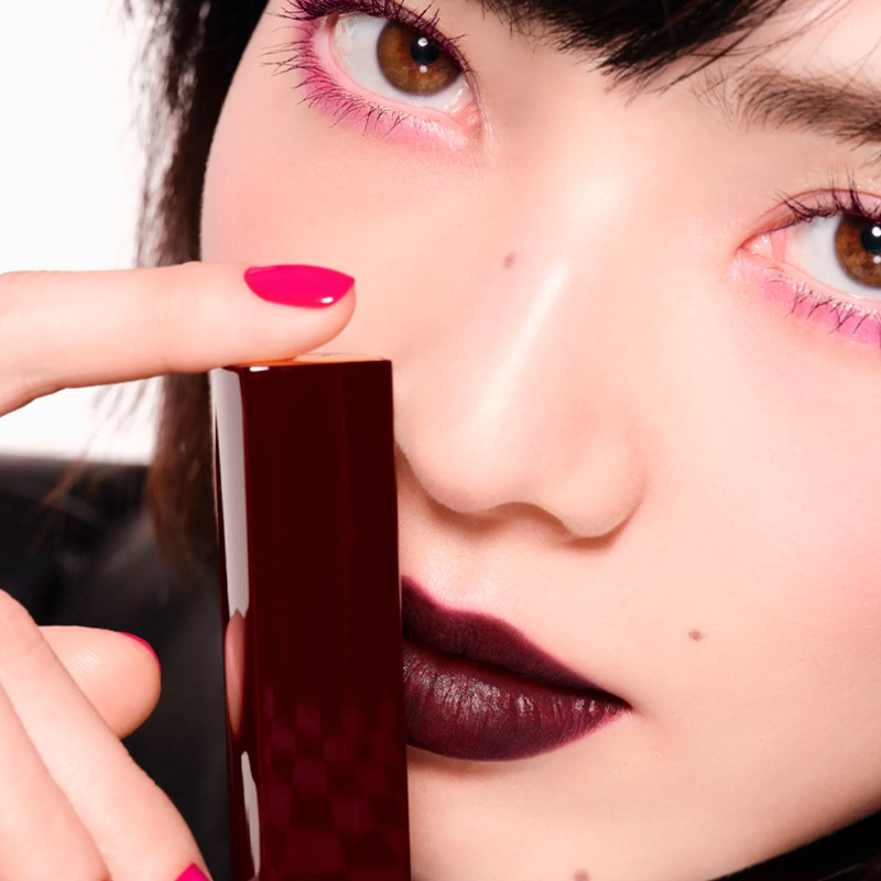 rouge-allure-velvet-rouge-noir-the-luminous-velvet-lipstick