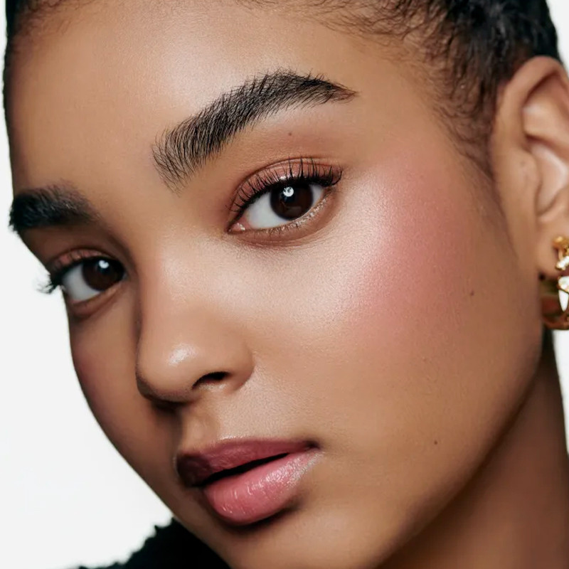 baume-essentiel-rouge-noir-bastao-de-iluminacao-multiuso