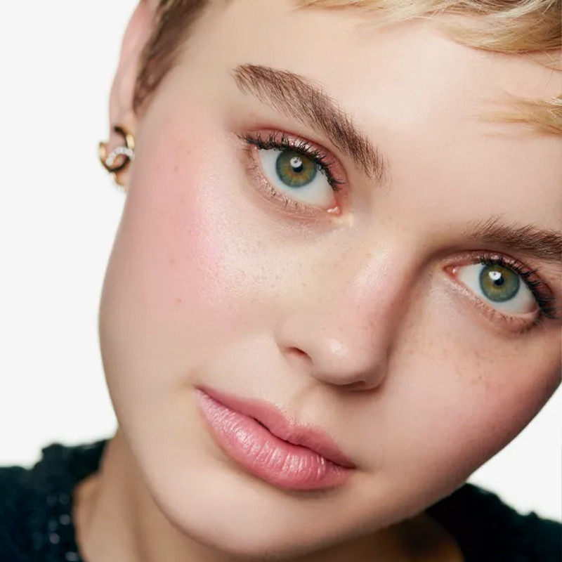 baume-essentiel-rouge-noir-multipurpose-illuminating-stick