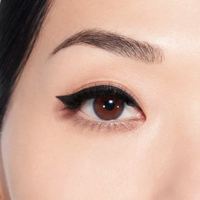 le-liner-de-chanel-eyeliner-zeer-nauwkeurige-duurzame-en-waterdichte-vloeistof