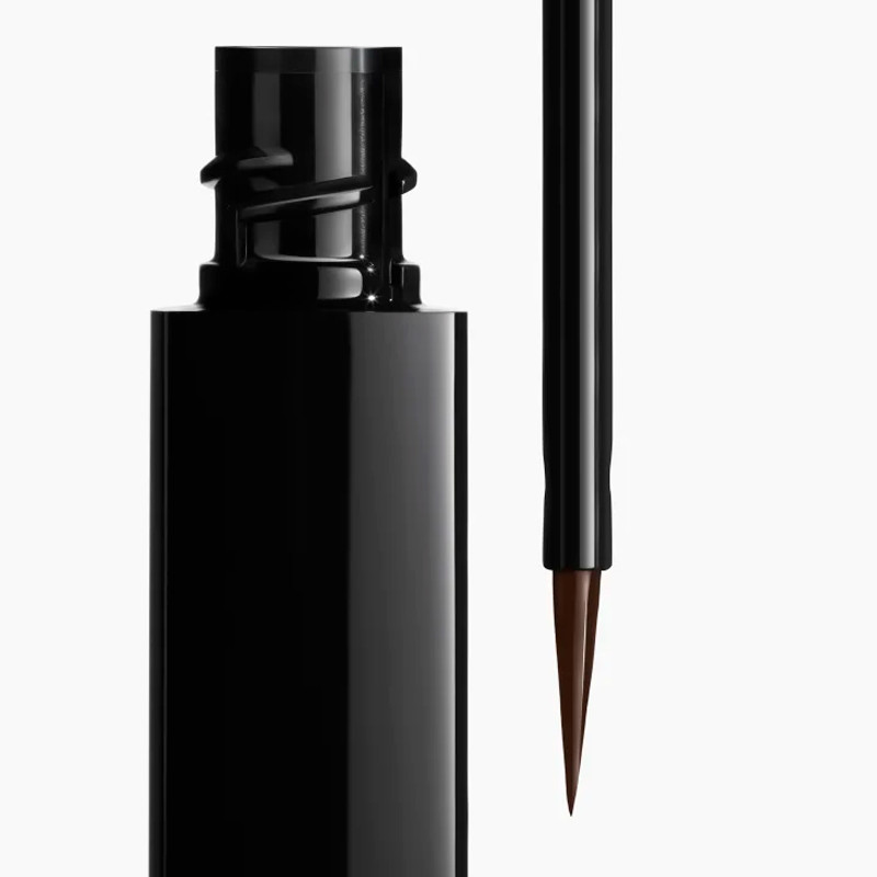 le-liner-de-chanel-eyeliner-wysoka-precyzja-trwalosc-i-wodoodpornosc-plynu
