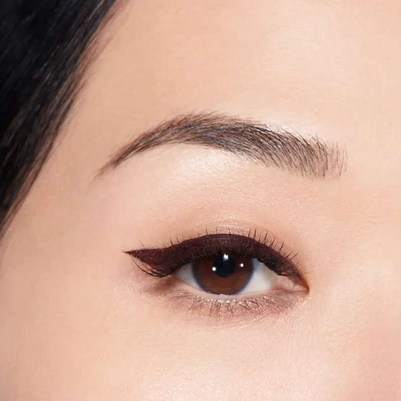 le-liner-de-chanel-eyeliner-hojpraecisions-langtidsholdbar-og-vandtaet-vaeske