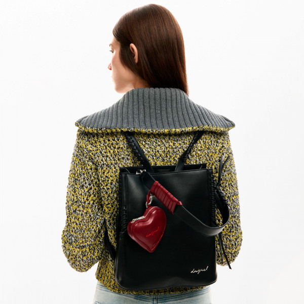 zaino-medio-con-ciondolo-a-forma-di-cuore