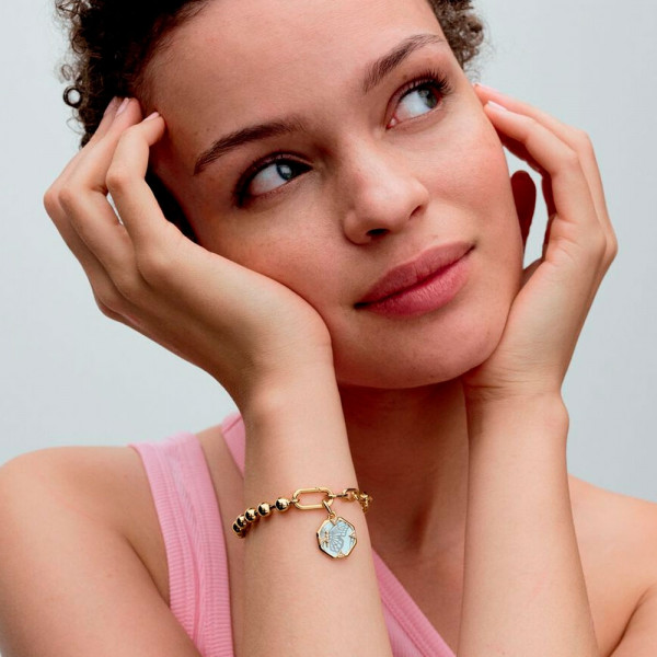 charme-com-medalhao-de-borboleta-perolada-pandora-me-763366c01