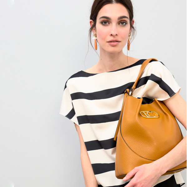 hobo-tasche-aus-kunstleder-mit-geflochtenem-henkel-und-schleife