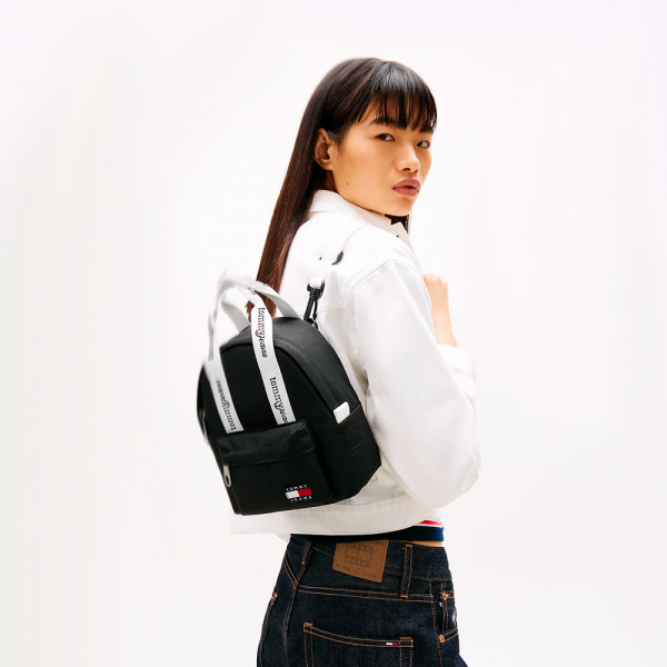 mochila-essential-con-inscripcion