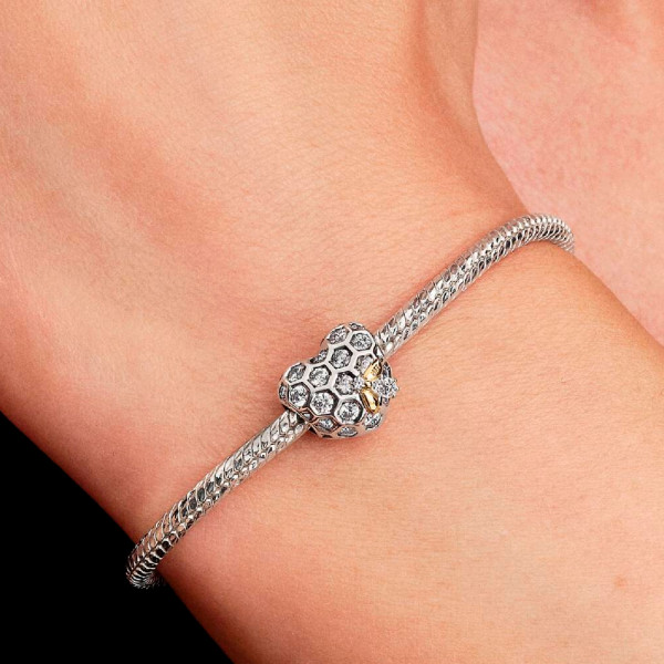 bridgerton-honigwaben-und-bienenanhanger-764332c01