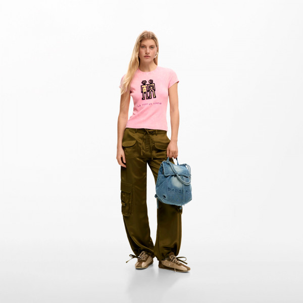 piccolo-zaino-con-ciondoli-in-denim