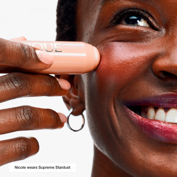 chubby-stick-sculpting-highlight-make-up-om-te-accentueren