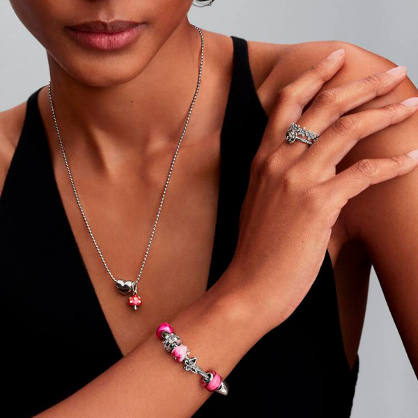 ciondolo-a-forma-di-fungo-che-si-illumina-al-buio