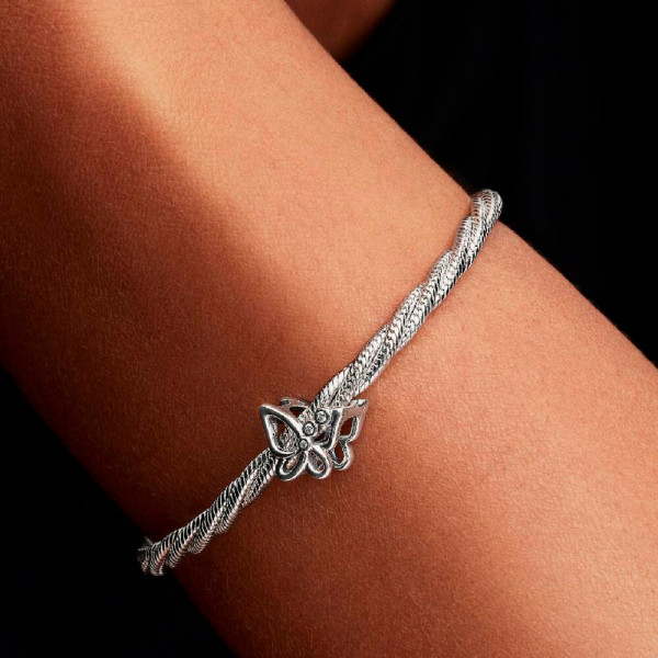 pingente-vazado-de-borboleta-794369c01