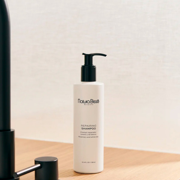 repairing-shampoo-herstellende-shampoo-rozemarijn-en-witte-thee