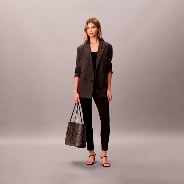 tote-bag-lined-with-iconic-logo-and-pocket