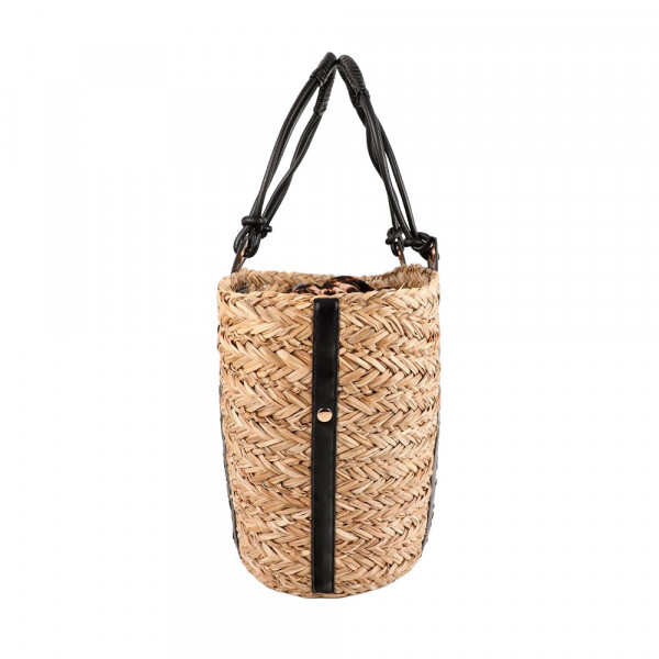 tasche-mit-logo-am-ausgestanzten-henkel