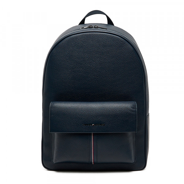 strukturierter-rucksack-mit-klappentasche