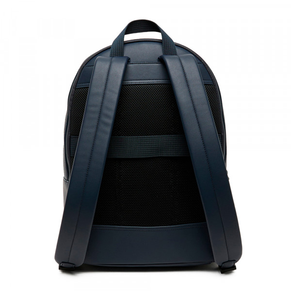 mochila-texturizada-con-bolsillo-de-solapa