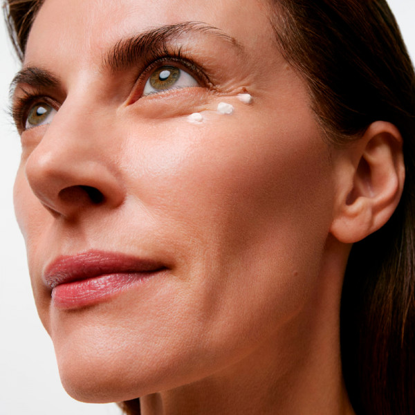 stimulskin-plus-sculpting-eye-lip-contour-cream-creme-regenerante-pour-les-levres-et-le-contour-des-yeux