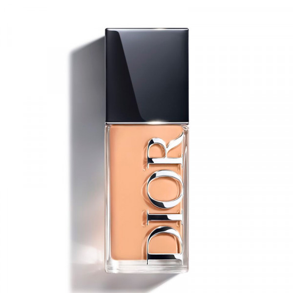 dior-forever-skin-glow-luminous-foundation-holder-i-24-timer-hydrering-i-48-timer-tredobbeltvirkende-behandling-spf-25