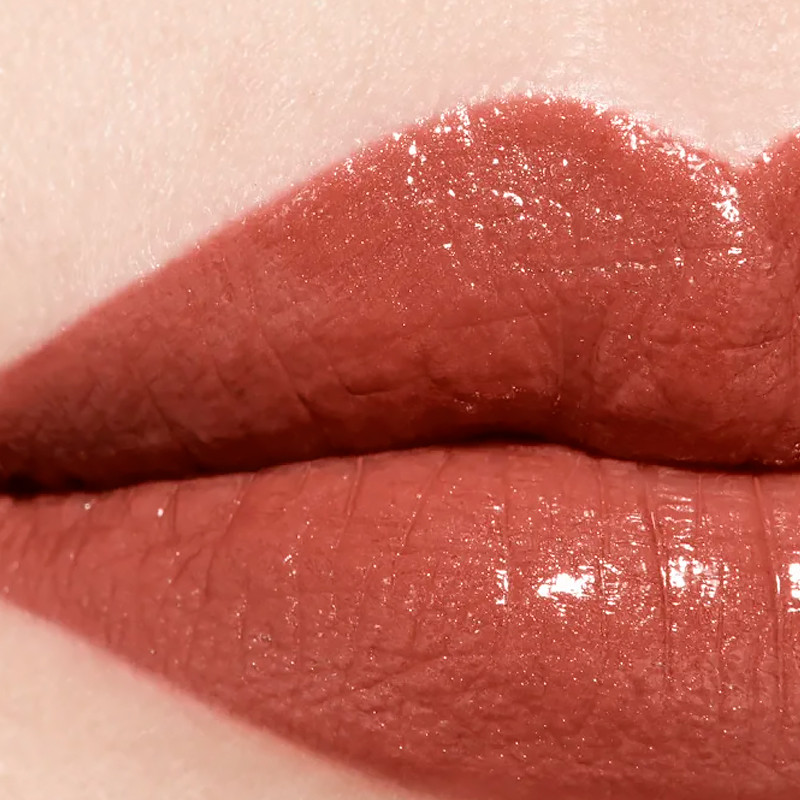 rouge-coco-long-lasting-satin-lipstick-moisturizing-and-smoothing-treatment