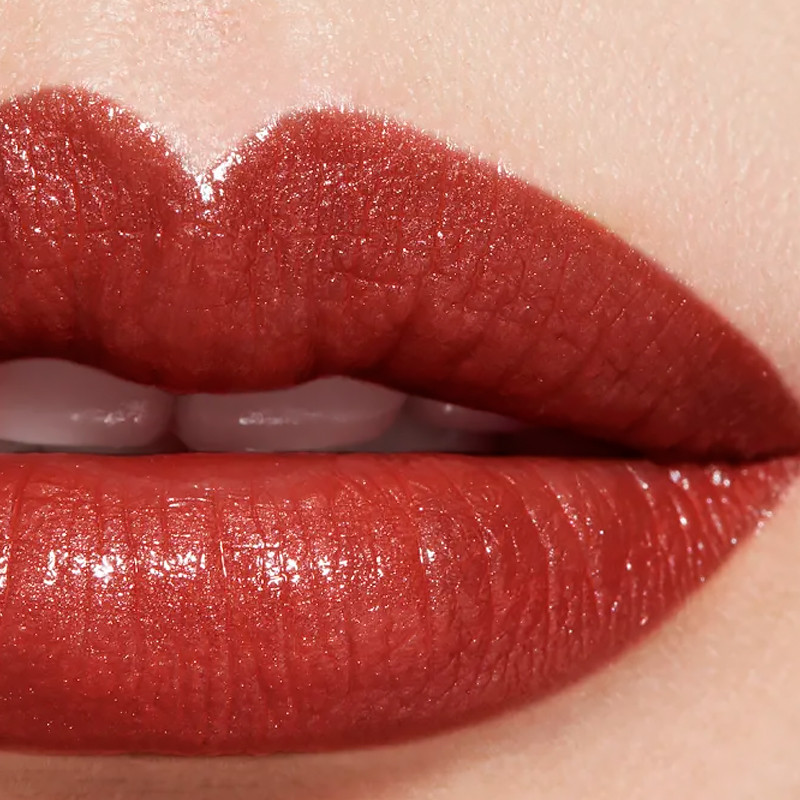 rouge-coco-long-lasting-satin-lipstick-moisturizing-and-smoothing-treatment