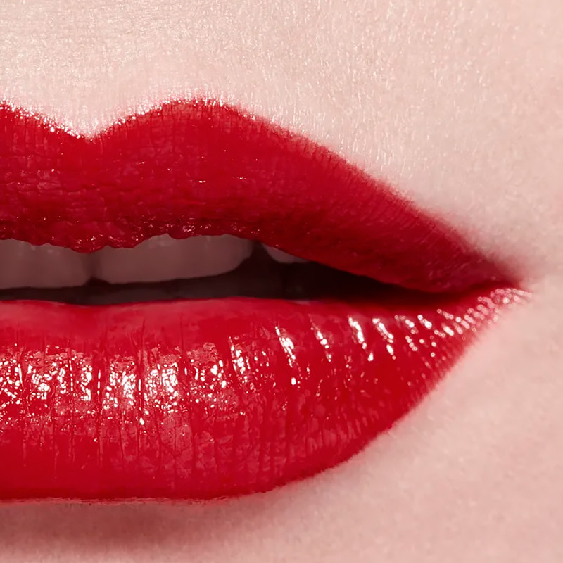 rouge-coco-long-lasting-satin-lipstick-moisturizing-and-smoothing-treatment