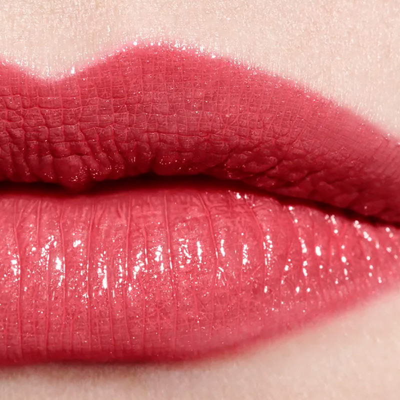 rouge-coco-long-lasting-satin-lipstick-moisturizing-and-smoothing-treatment