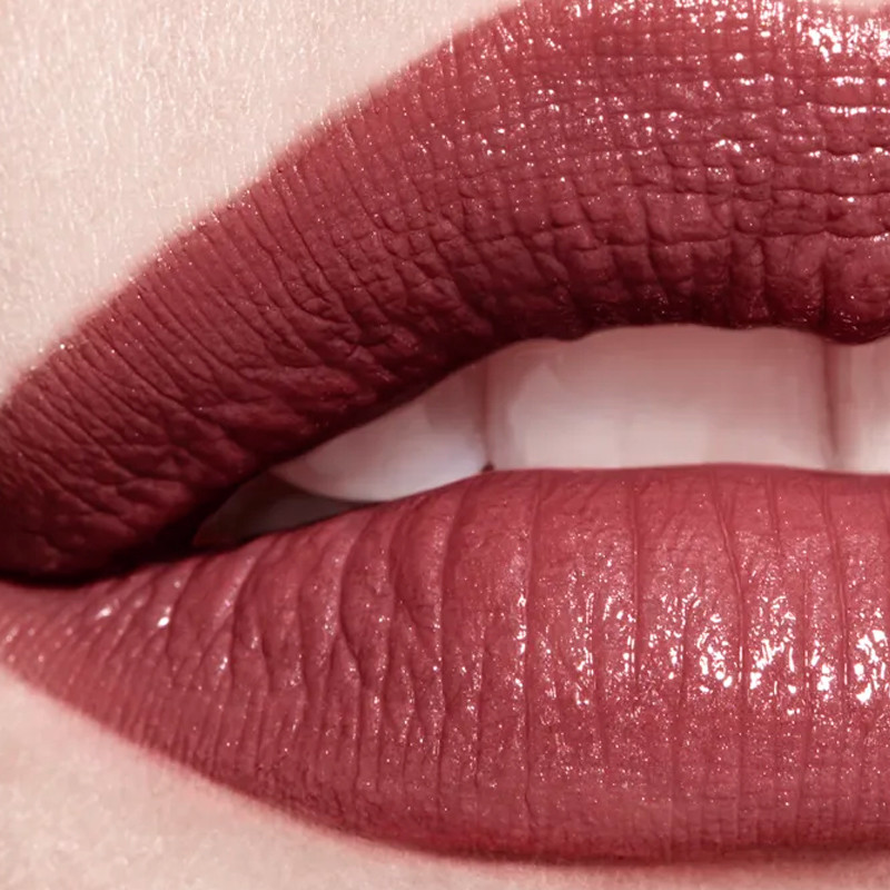 rouge-coco-long-lasting-satin-lipstick-moisturizing-and-smoothing-treatment