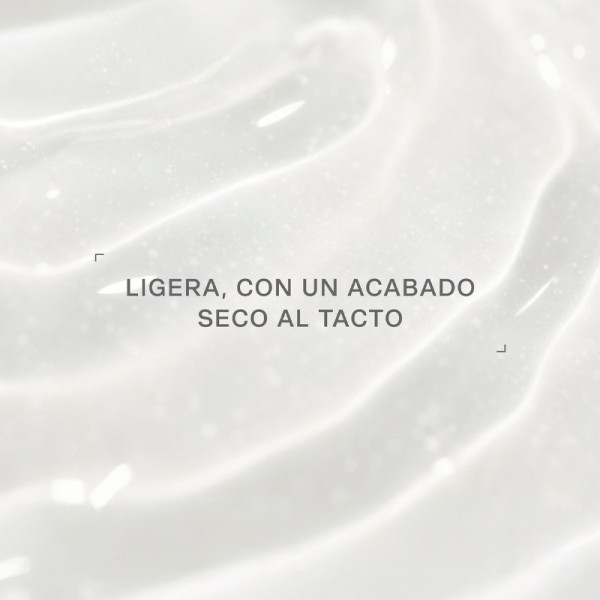 white-caviar-light-infusion-essence-illuminating-and-moisturizing-essence