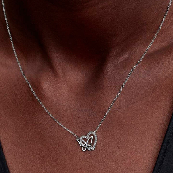 collana-con-ciondolo-a-forma-di-cuore-e-farfalla-intrecciati-394477c01