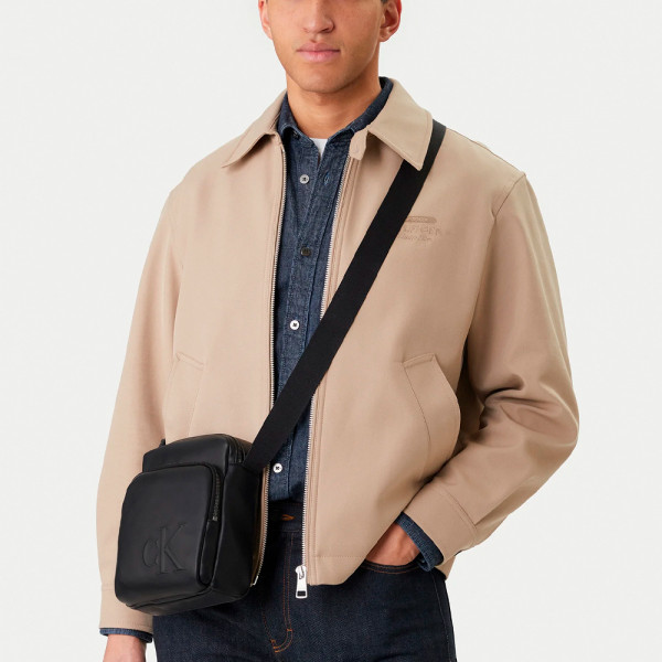 reporter-shoulder-bag-with-engraved-monogram