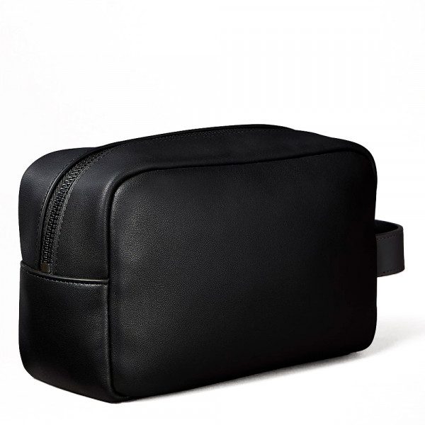 toiletry-bag-with-engraved-logo