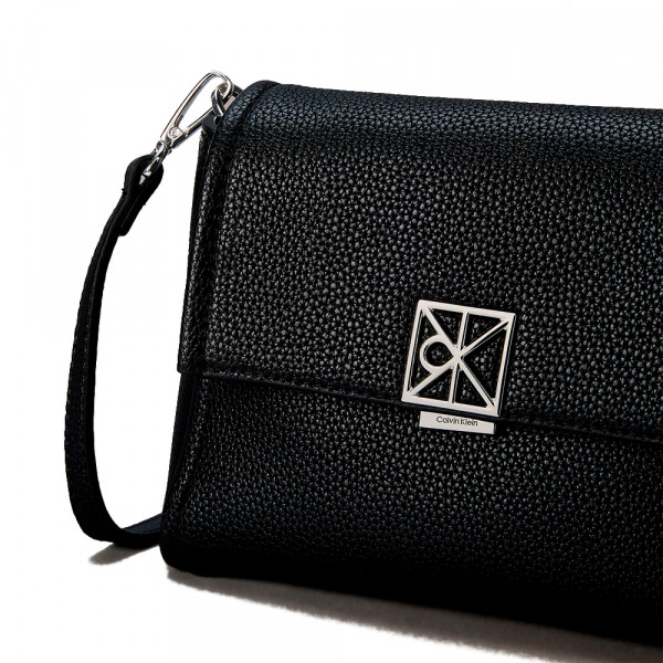 schultertasche-aus-genarbtem-leder