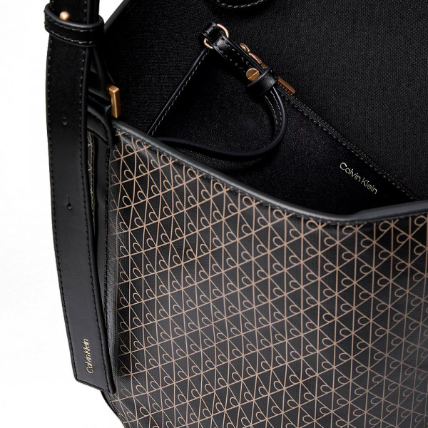 bolso-saco-con-logo-emblematico-en-todo-el-articulo