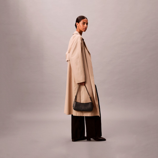 piccola-borsa-a-tracolla-con-emblema-e-logo-rivestiti