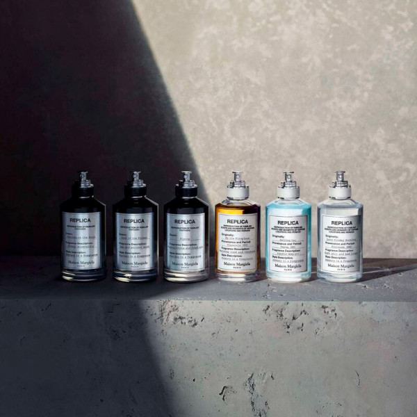 replica-dancing-on-the-moon