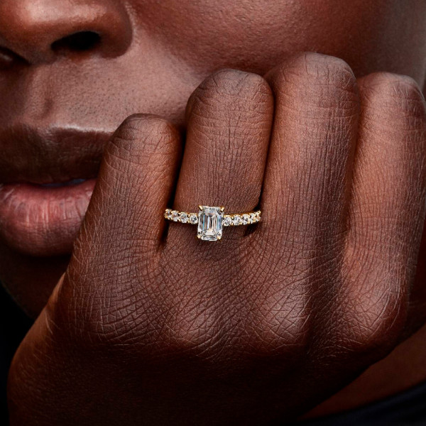 anillo-halo-rectangular-brillante