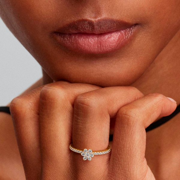 funkelnder-blumenring-164499c01