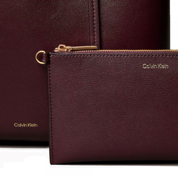 kleine-tote-tasche-mit-folienlogo