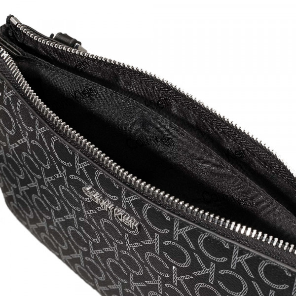 schultertasche-mit-logo