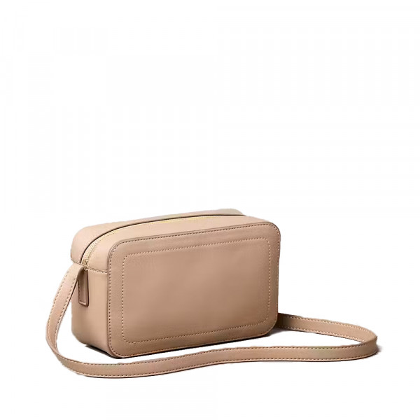 bolsa-para-camera-com-monograma-em-destaque