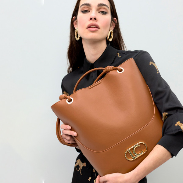 sacola-de-compras-com-alcas-trancadas-e-fundo-trancado