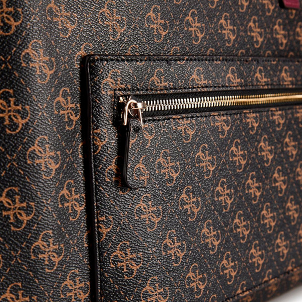 grosse-handtasche-aus-messing