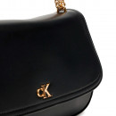 sac-a-bandouliere-avec-chaine-et-logo-monogramme
