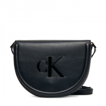 satteltasche-mit-eingraviertem-monogramm