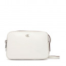 borsa-a-tracolla-con-logo-monogramma-in-metallo