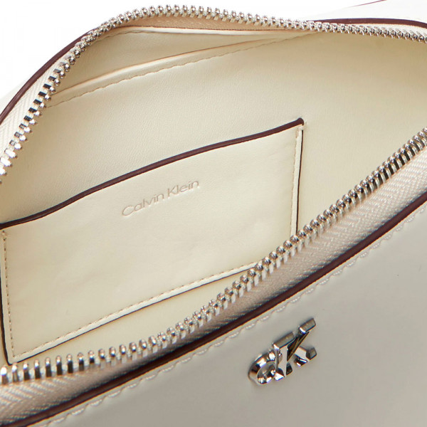 borsa-a-tracolla-con-logo-monogramma-in-metallo