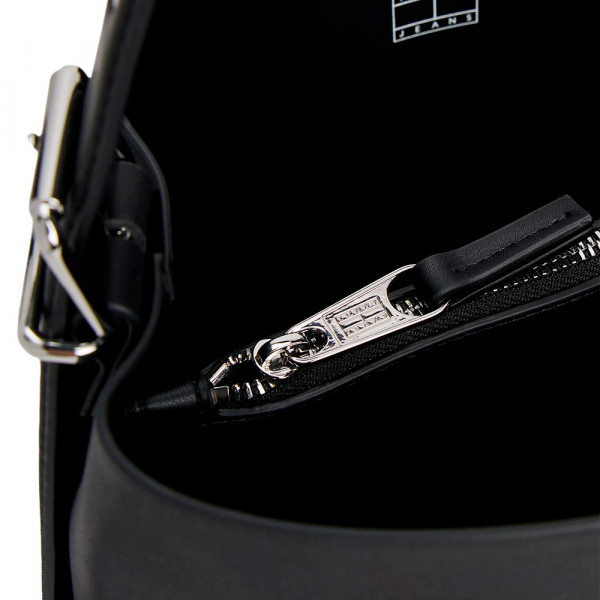 hobo-tasche-mit-logo-badge