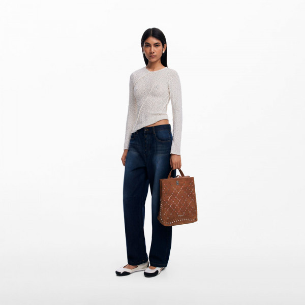 mochila-pequena-vazada-com-tachas